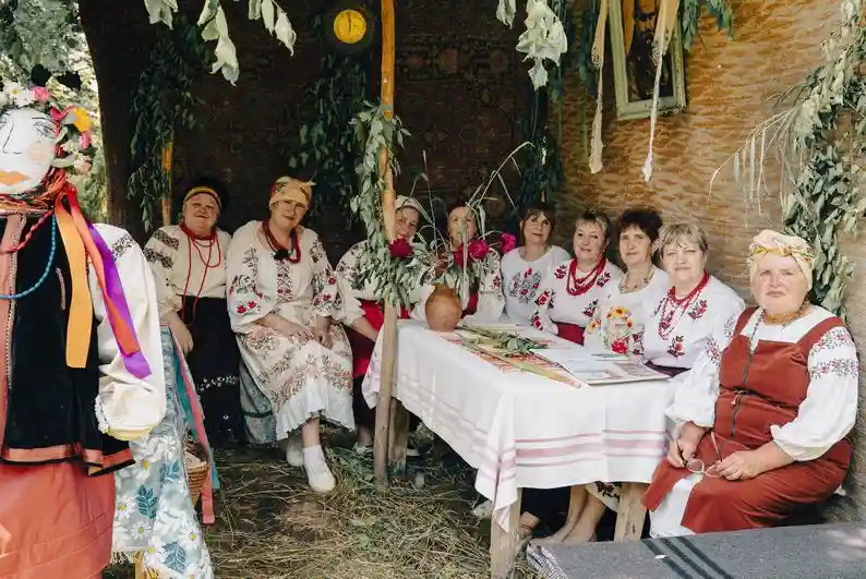 На Зелену неділю у Шаповалівці оживає “кукла”: село на Сумщині зберігає унікальну традицію