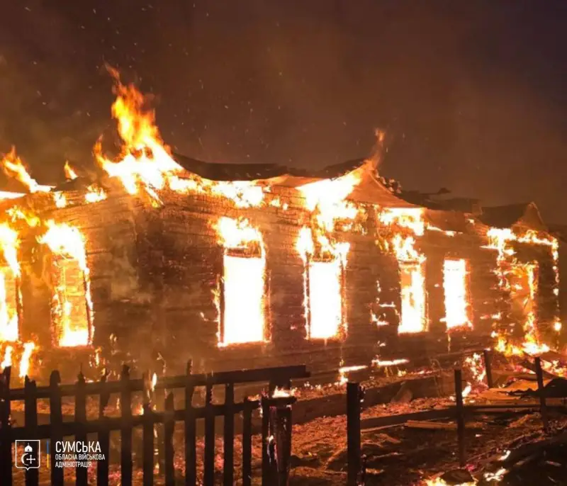 Ворожий дроновий удар на Сумщині: загинула літня жінка, згоріли будинки