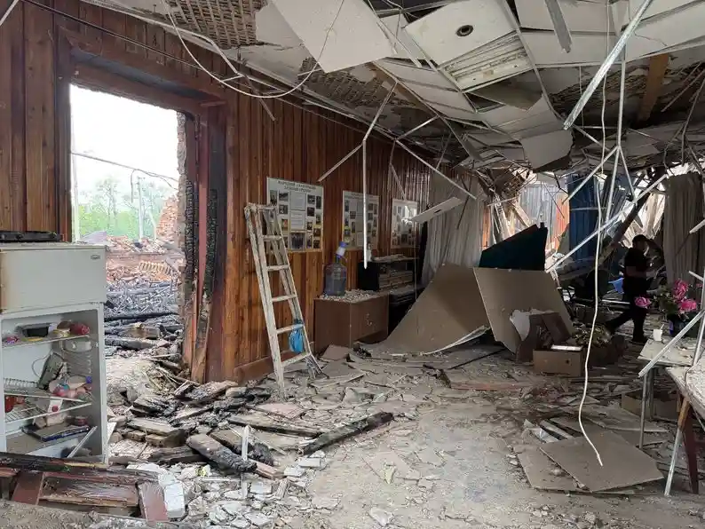 Безпілотна атака у Верхній Сироватці: зруйновані школа, клуб та пошта, мешканці шоковані наслідками
