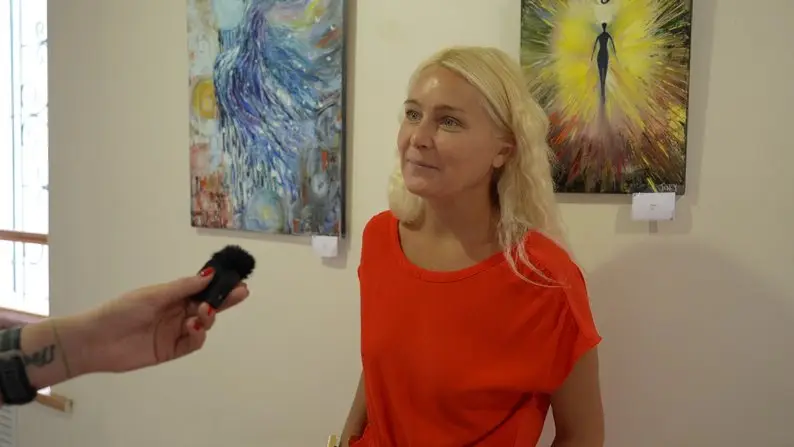 «Урбаністичні примари»: у Сумах відкрилася виставка харківської художниці Вікторії Хорошилової