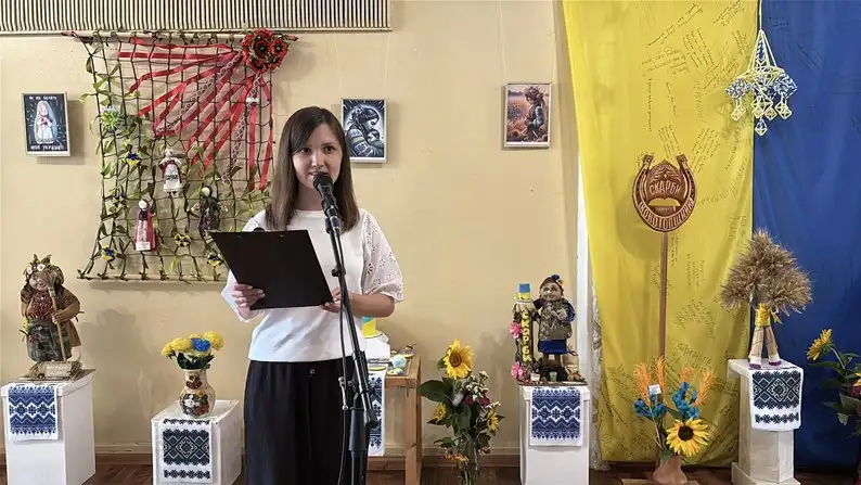 У Конотопі відкрили виставку “Мистецтво вільної душі”: місцеві майстри презентували свої роботи до Дня Незалежності